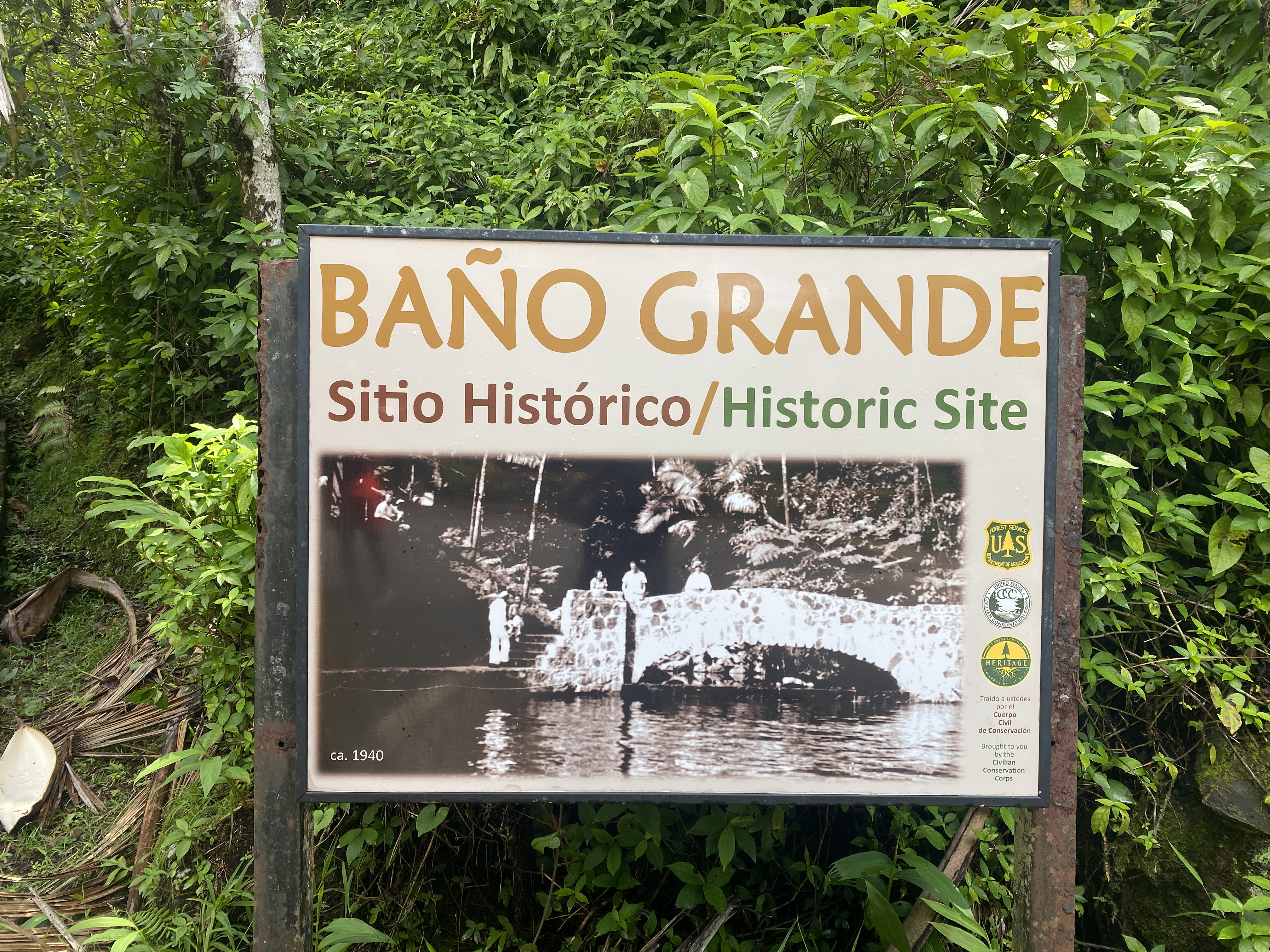 Bano Grande signage
